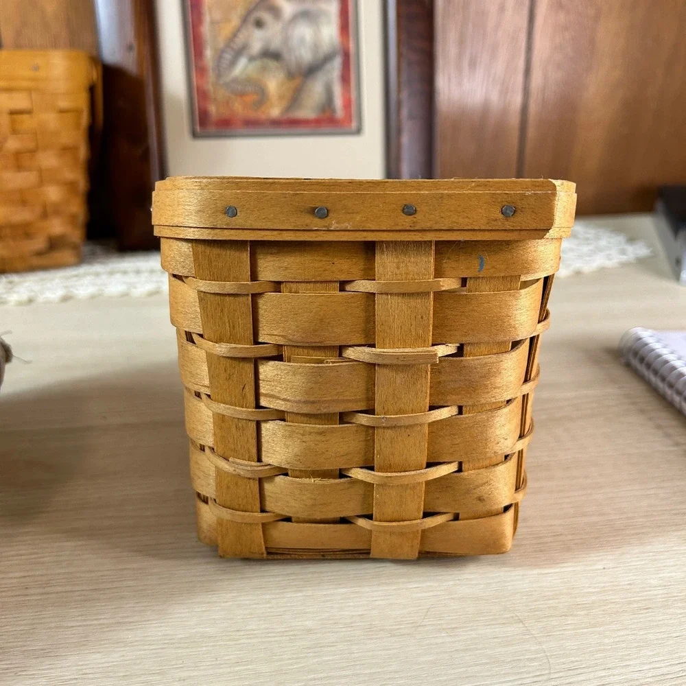 Longaberger type decorative